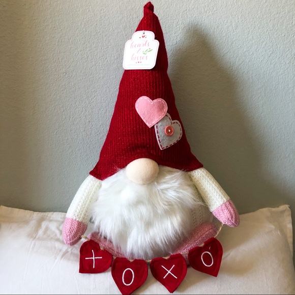 SOLD✨VALENTINES DAY Knit Gnome with Banner Plush XOXO - Picture 1 of 2